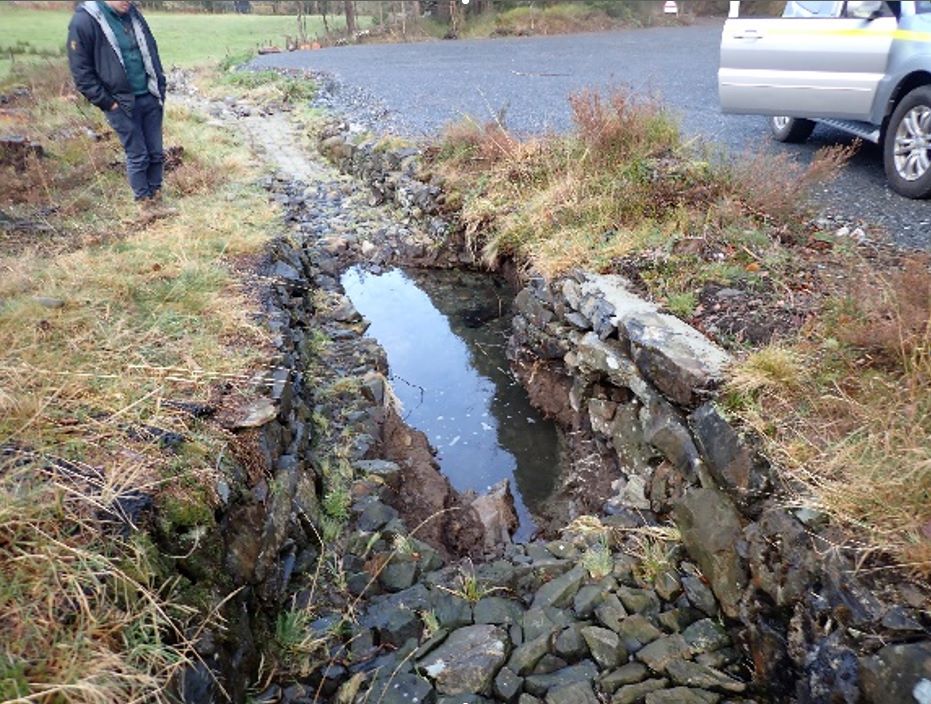 image showing bed of spillway damaged by flood - supporting image